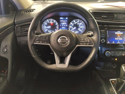 Used 2018 Nissan Rogue SV image 22