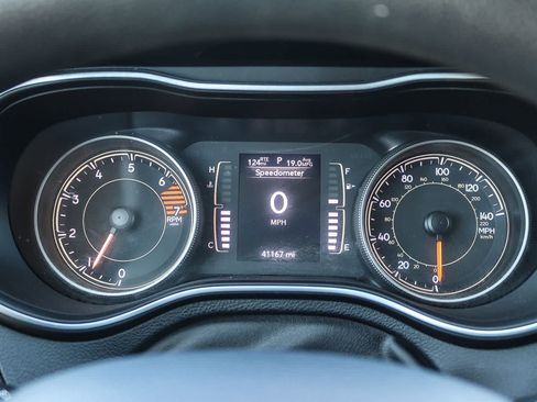 Used 2019 Jeep Cherokee Latitude w/ Popular Appearance Group FWD image 22