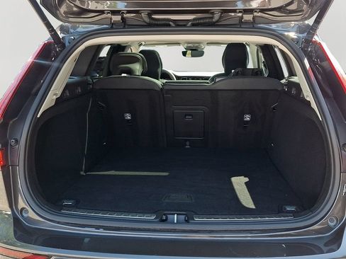Used 2025 Volvo V60 B5 Cross Country Plus AWD/4WD image 28