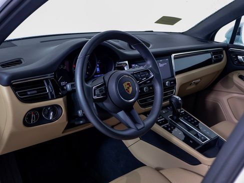 Certified 2026 Porsche Macan AWD/4WD image 4