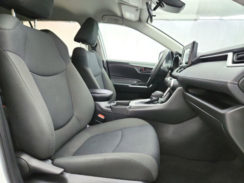 Used 2021 Toyota RAV4 LE AWD/4WD image 25