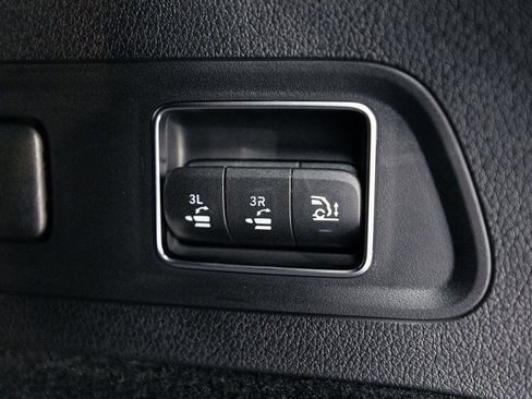 Certified 2026 Mercedes-Benz GLS 450 4MATIC image 36