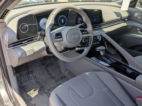Used 2025 Hyundai Elantra SEL FWD image 14