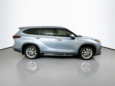 Used 2024 Toyota Highlander Limited FWD image 4