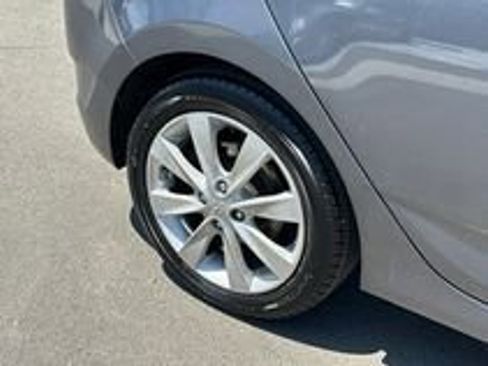 Used 2013 Hyundai Accent SE FWD image 25
