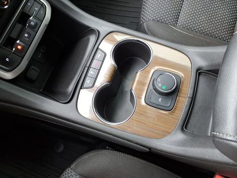 Used 2023 GMC Acadia SLE FWD image 29