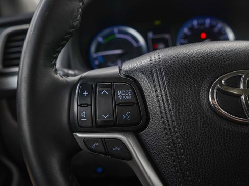 Used 2017 Toyota Highlander Limited AWD/4WD image 27