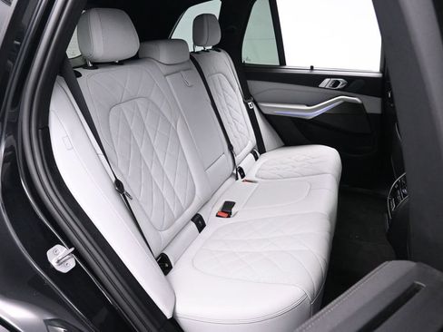 Used 2023 BMW X5 xDrive40i w/ Executive Package AWD/4WD image 21