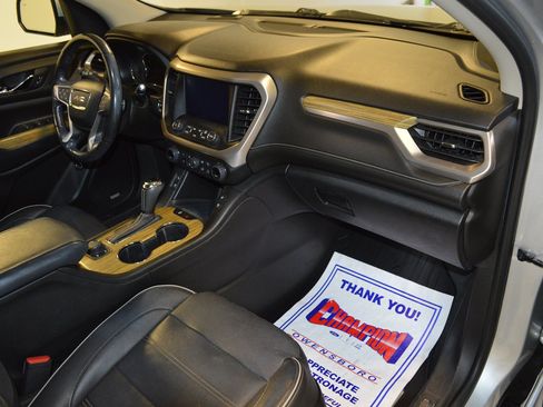 Used 2019 GMC Acadia Denali w/ Technology Package FWD image 10