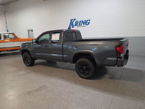 Used 2023 Toyota Tacoma SR w/ SR Convenience Package AWD/4WD image 3
