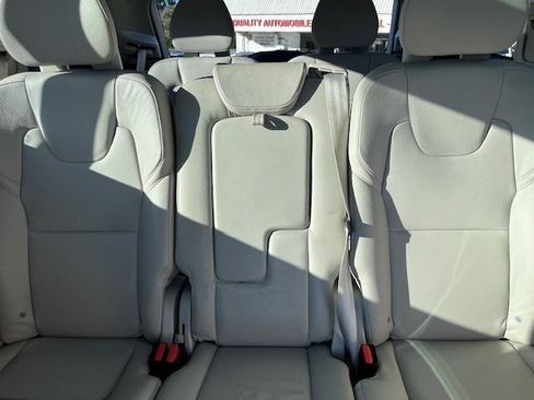 Used 2016 Volvo XC90 T6 Momentum w/ Momentum Plus Package image 7