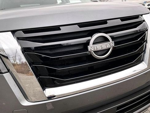 Certified 2025 Nissan Pathfinder SV image 32