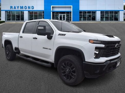 Used 2025 Chevrolet Silverado 2500 Custom w/ Custom Value Package image 1