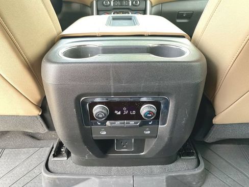 Used 2023 Chevrolet Tahoe Premier w/ Premium Package 2 AWD/4WD image 21