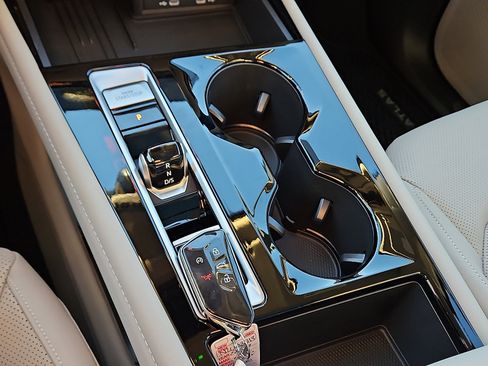 New 2026 Volkswagen Atlas SE image 15