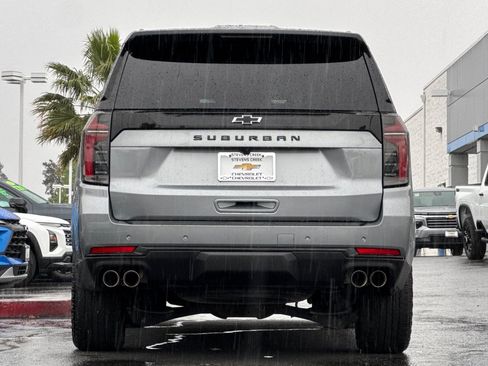 Used 2025 Chevrolet Suburban Z71 AWD/4WD image 6