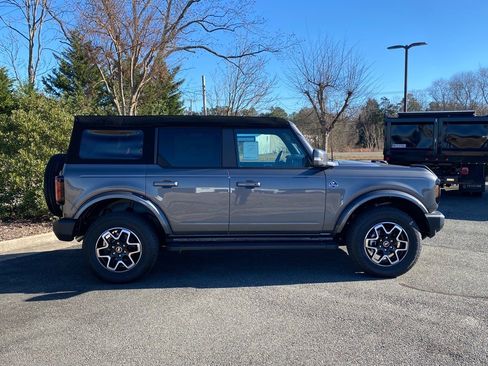 Used 2024 Ford Bronco Outer Banks image 3