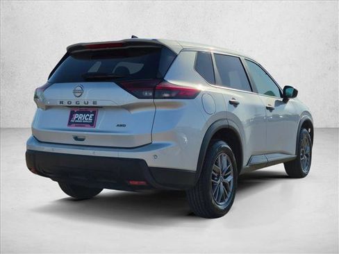 Used 2024 Nissan Rogue S AWD/4WD image 5
