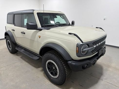 New 2026 Ford Bronco Badlands w/ Sasquatch Package AWD/4WD image 3