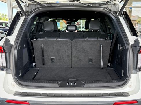 Used 2025 Ford Explorer ST-Line w/ ST-Line Street Pack image 31