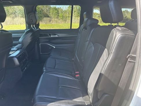 Used 2024 Jeep Wagoneer Series II w/ Flexible Seating Group image 13