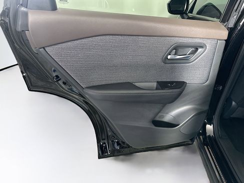 Used 2023 Nissan Rogue SV image 26