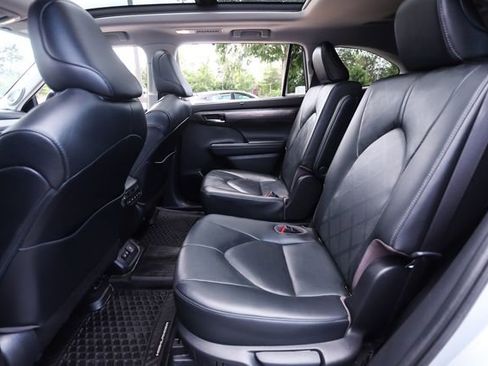 Used 2020 Toyota Highlander Platinum AWD/4WD image 58