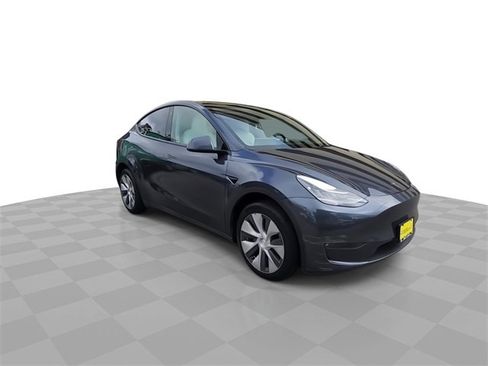 Used 2023 Tesla Model Y Long Range image 2