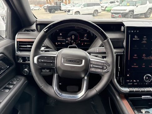 Used 2025 GMC Yukon Denali w/ Denali Reserve Package image 18
