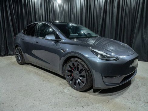 Used 2022 Tesla Model Y Performance image 3