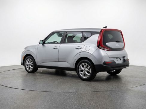 Used 2025 Kia Soul LX w/ LX Technology Package FWD image 6