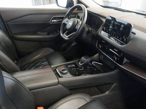 Used 2021 Nissan Rogue Platinum image 28