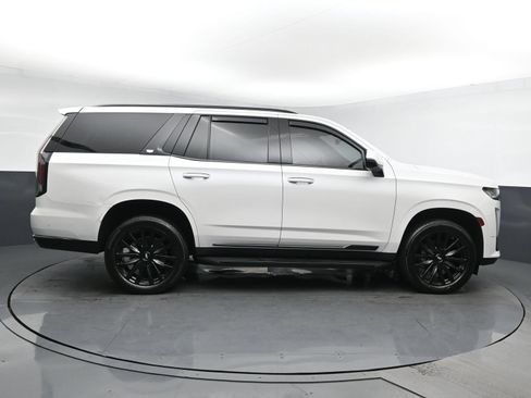 Used 2024 Cadillac Escalade Premium Luxury AWD/4WD image 3