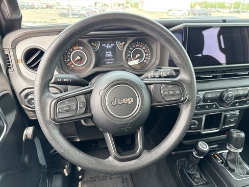 Used 2024 Jeep Wrangler Unlimited Sport AWD/4WD image 11