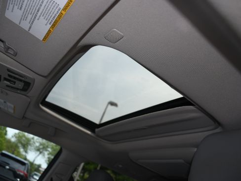 Used 2022 Toyota Sienna Limited FWD image 13
