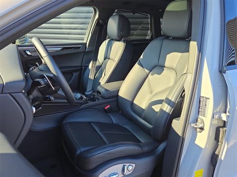 Certified 2026 Porsche Macan Turbo image 5