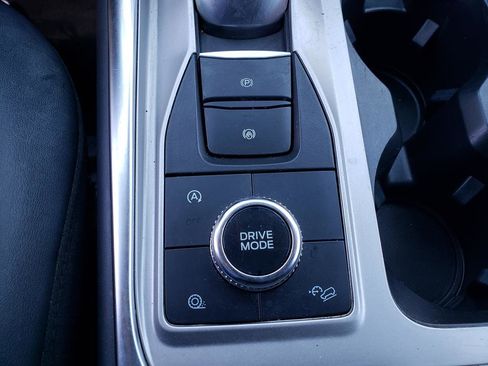 Used 2023 Ford Explorer XLT w/ Equipment Group 202A AWD/4WD image 17