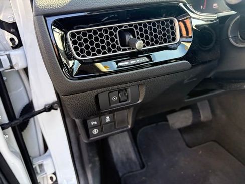 Used 2022 Honda Civic Touring image 19