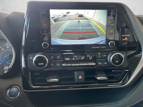 Used 2022 Toyota Highlander Bronze Edition image 15
