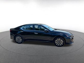 Used 2025 Nissan Altima 2.5 SV FWD video 2