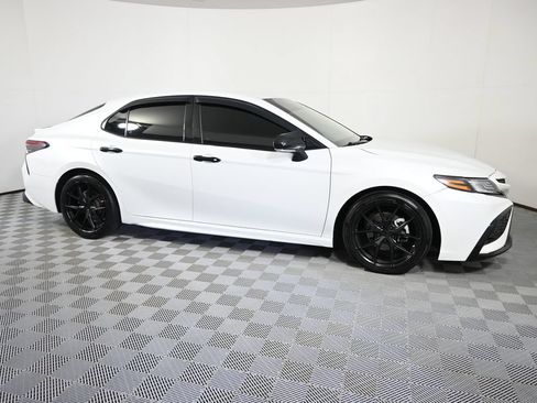 Used 2022 Toyota Camry XSE FWD image 8