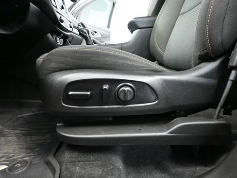 Used 2021 Chevrolet Traverse LT FWD image 22