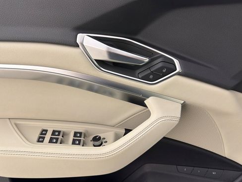 Used 2023 Audi e-tron Premium w/ Convenience Plus Package image 9