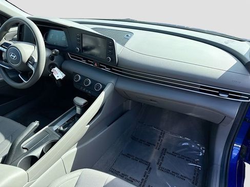 Certified 2024 Hyundai Elantra SE image 27