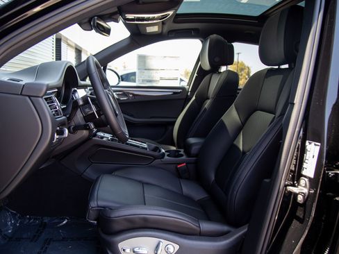 New 2026 Porsche Macan AWD/4WD image 5
