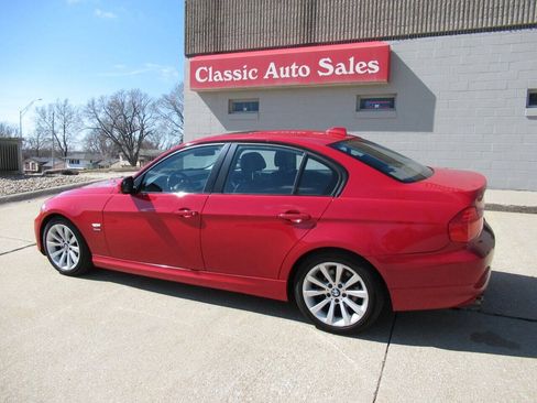 Used 2010 BMW 328i xDrive Sedan AWD/4WD image 4