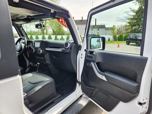 Used 2015 Jeep Wrangler Sahara w/ Dual Top Group AWD/4WD image 35