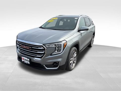 Used 2024 GMC Terrain SLT image 4