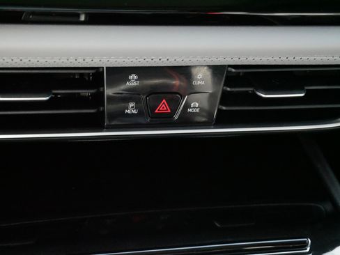 Used 2024 Volkswagen Atlas Peak Edition SE AWD/4WD image 23