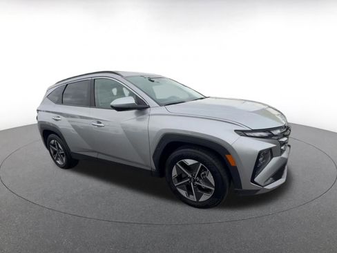 Used 2025 Hyundai Tucson SEL FWD image 2